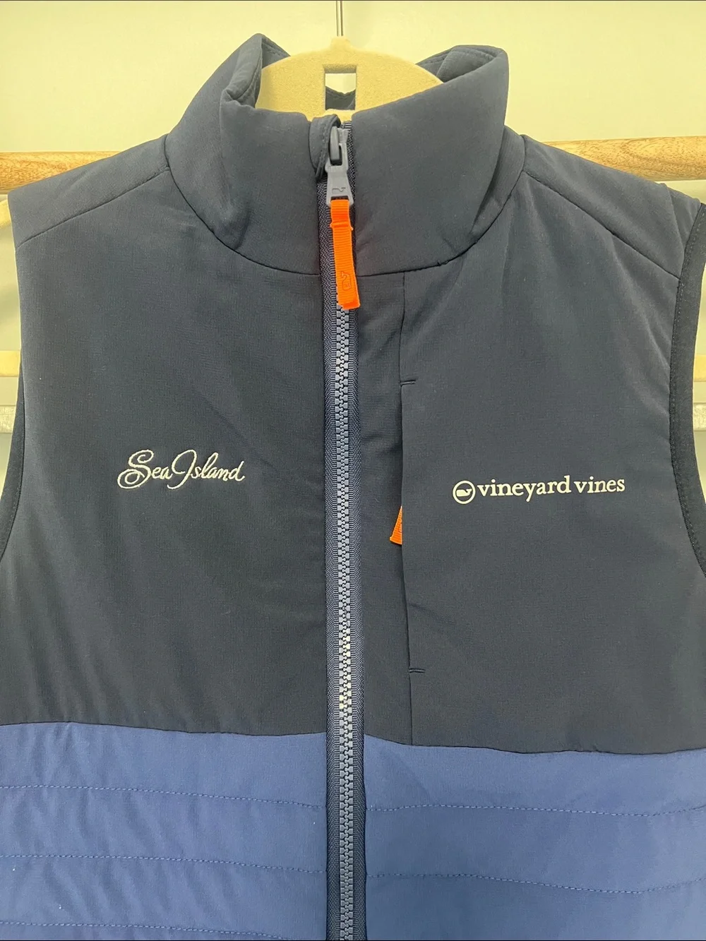 Boys Vinyard Vines light puffer vest Sea Island logo size Medium marine air vest